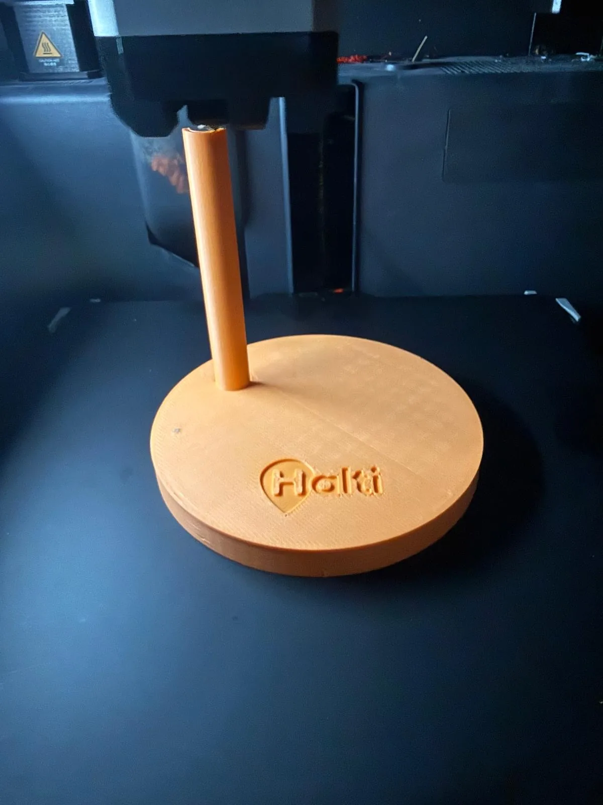 Standfuß und Halterung des HALTI-Prototyps im 3D-Drucker